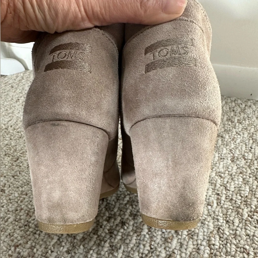 Toms Womens Suede Desert Ankle Boots Taupe Wedge Heels Lace Up Size 10